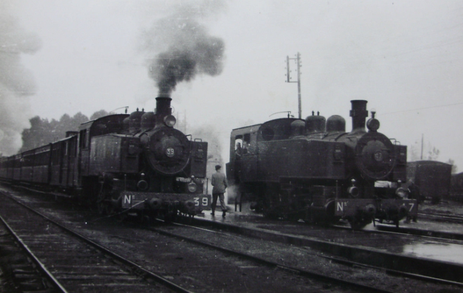 Ferrocarril de Langreo, locomotoras 39 y 46 , c. 1950, fotografo desconocido