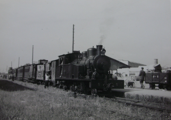 Olot Gerona, locomotora nº 22, año 1953, fotografo desconocido
