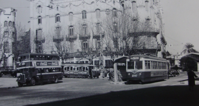 Tranvias de Barcelona, abril de 1959, en el centro el tranvia al Tibidabo