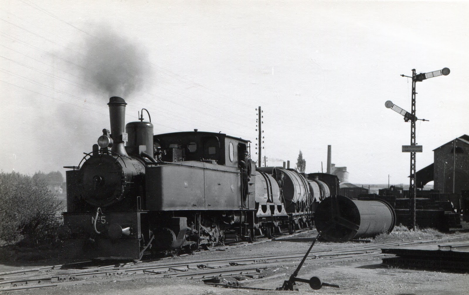 Minas y Ferrocarril de Utrillas, foto: Frank Jones , Fondo: J.J.Olaizola