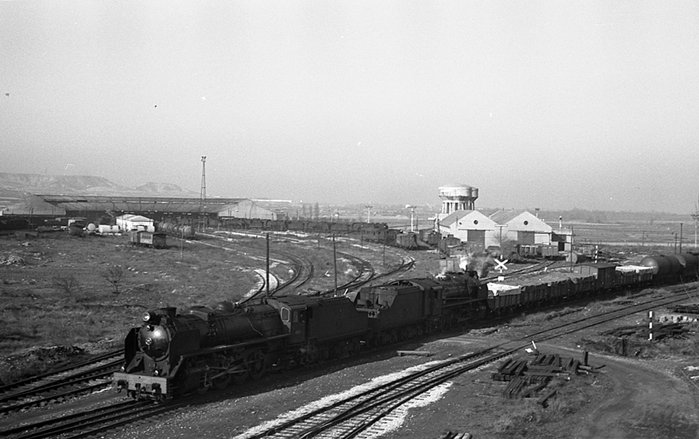 Estación de Castejón, febrero de 1973 Locomotoras 141F2400 y 141F2273, Fondo JB