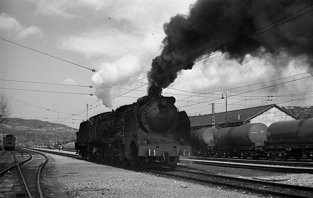 Locomotora 241F2238 en Mora la Nueva , año 1973, fondo JB-E