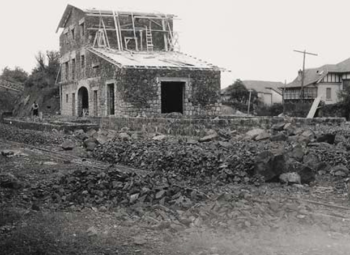 Estacion de Mundaca , constrcción , fondo  Euskotren  Museo Vasco del Ferrocarril