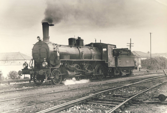 Algeciras , locomotoras 130-2051, diciembre 1959, fotografo desconocido , fondo MDA