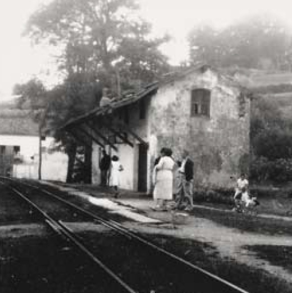 Antiguo apeadero de Busturia -San Cristobal , año 1945, fondo  MVF