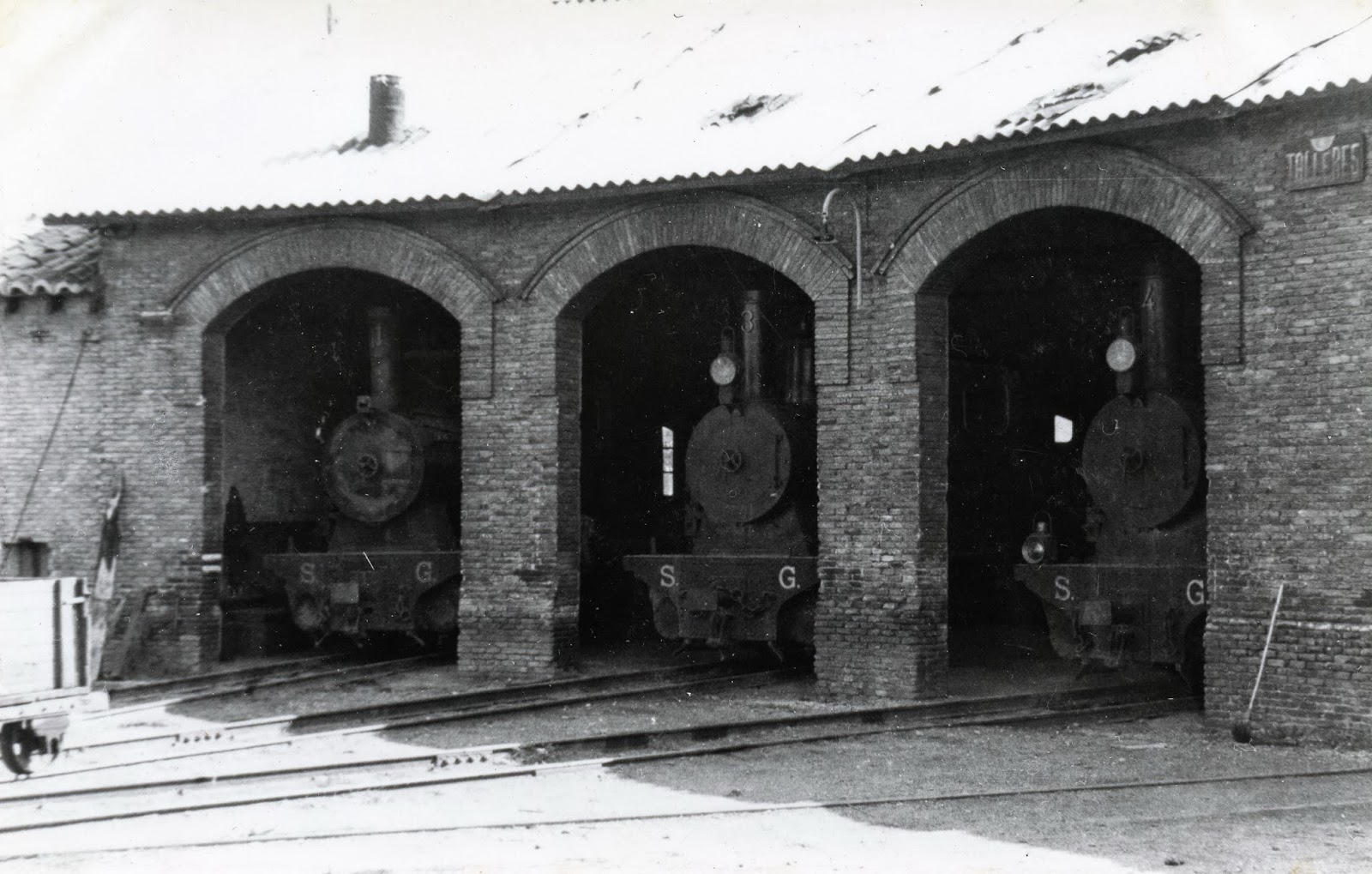 Deposito de locomotoras en Gallur, foto Christian Schnabel