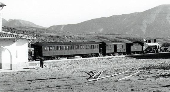 Estación de Pobla de Segur, tren descendente, fotografo desconocido