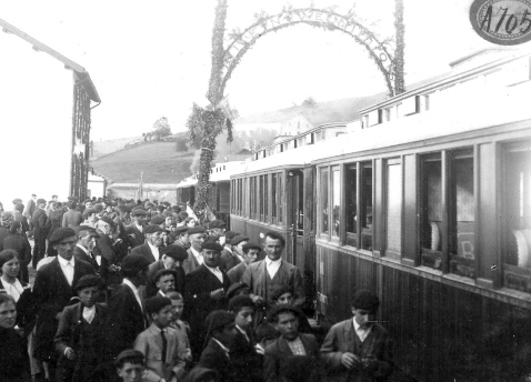 Ferrocarril del Bidasoa, tren inaugural en Elizondo , archivo Kutxabanc