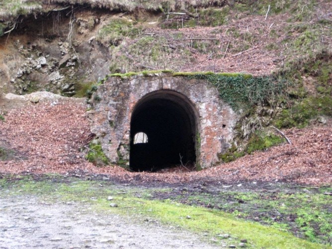 Ferrocarril minero de Artikutxa , tunel de Urristatxoko , foto Anton Aramburu
