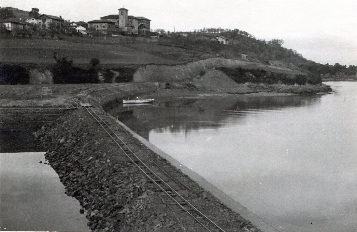 Gernika y Pedernales, prolongacion a Bermeo, fondo: J.J. OLaizola