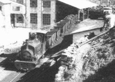 HVL , Locomotora San Justo en la Fabrica de Santa Lucía, año 1970, archivo APG