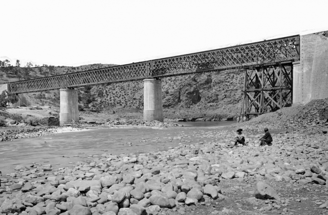 Linea de Galicia, puente sobre el Sil, foto J.Laurent, Archivo Ruiz Vernacci, fondo Fototeca del P.H.