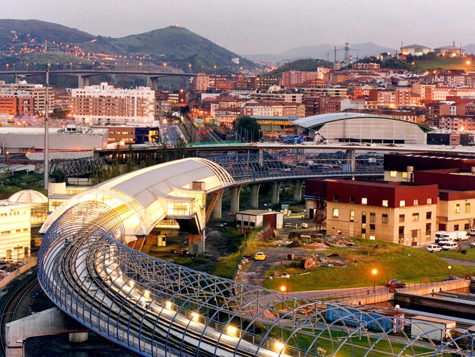 Metro de Bilbao Viaducto y estacion de Urbinaga, foto EuskoTren