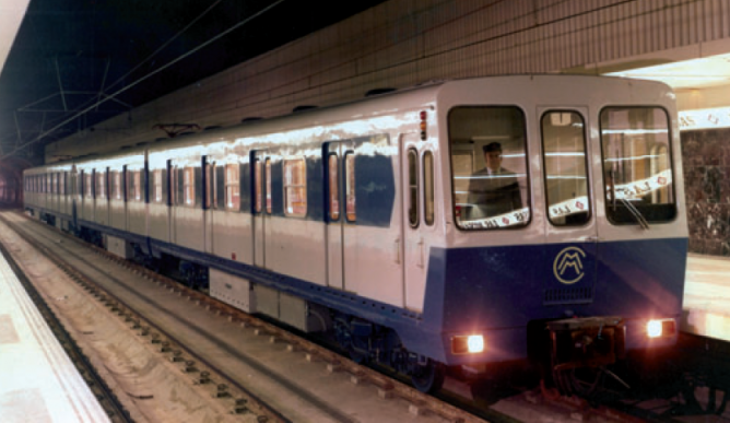 Metro de Madrid, coches serie 5000 en la linea 7, fondo CRTM