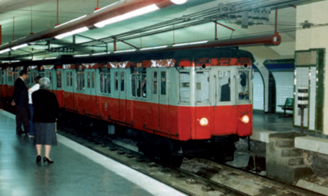 Metro de Madrid, coches tipo Salamanca, en la estacion de Sol, año 1967, Fondo CRTM