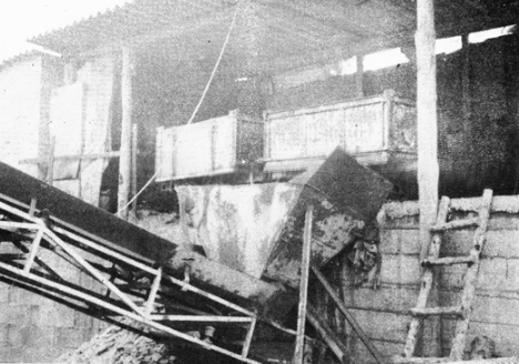 Minas de Calaf, ú nica explotación que persistía en 1987. Foto tomada de Avui 09.12.1987