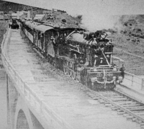 Primer tren enel Viaducto Martin Gil , archivo GVZ