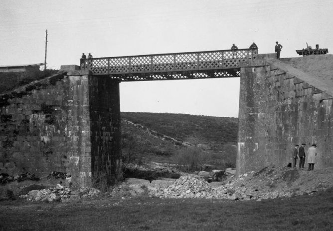 Puente de un tramo de la linea de Galicia, c.1939, Fondo Fototeca del P.H.