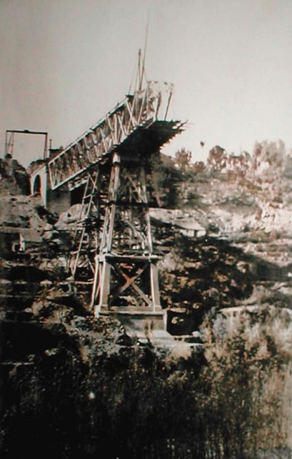 Puente metalico , en construcción en la linea de Durcal, autor desconocido
