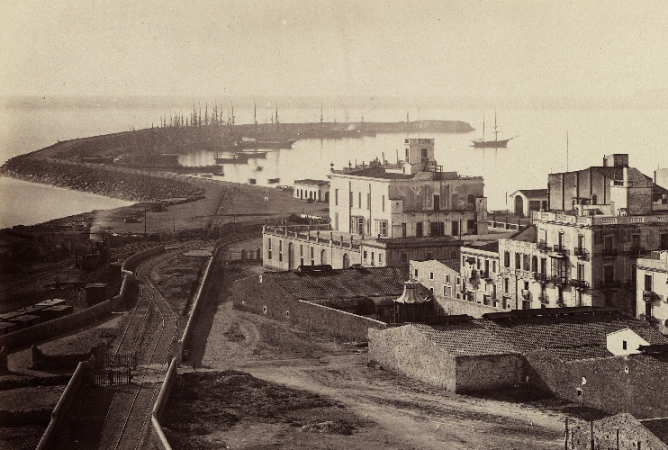 Puerto de Tarragona, entrada ferroviaria al puerto, c.1870. foto J. Laurent , fondo BNE