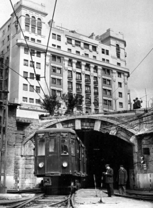 Tunel de enlace de Cocheras de Cuatro Caminos , con la red, año 1959.