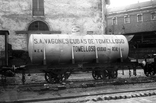 Vagon cuba Foudre enmla linea de Argamasilla decAlba á Tomelloso, Archivo AAFTA