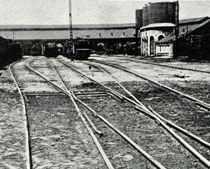 + Vias de entrada al deposito de locomotoras de Valladolid, revista Adelante , año 1911