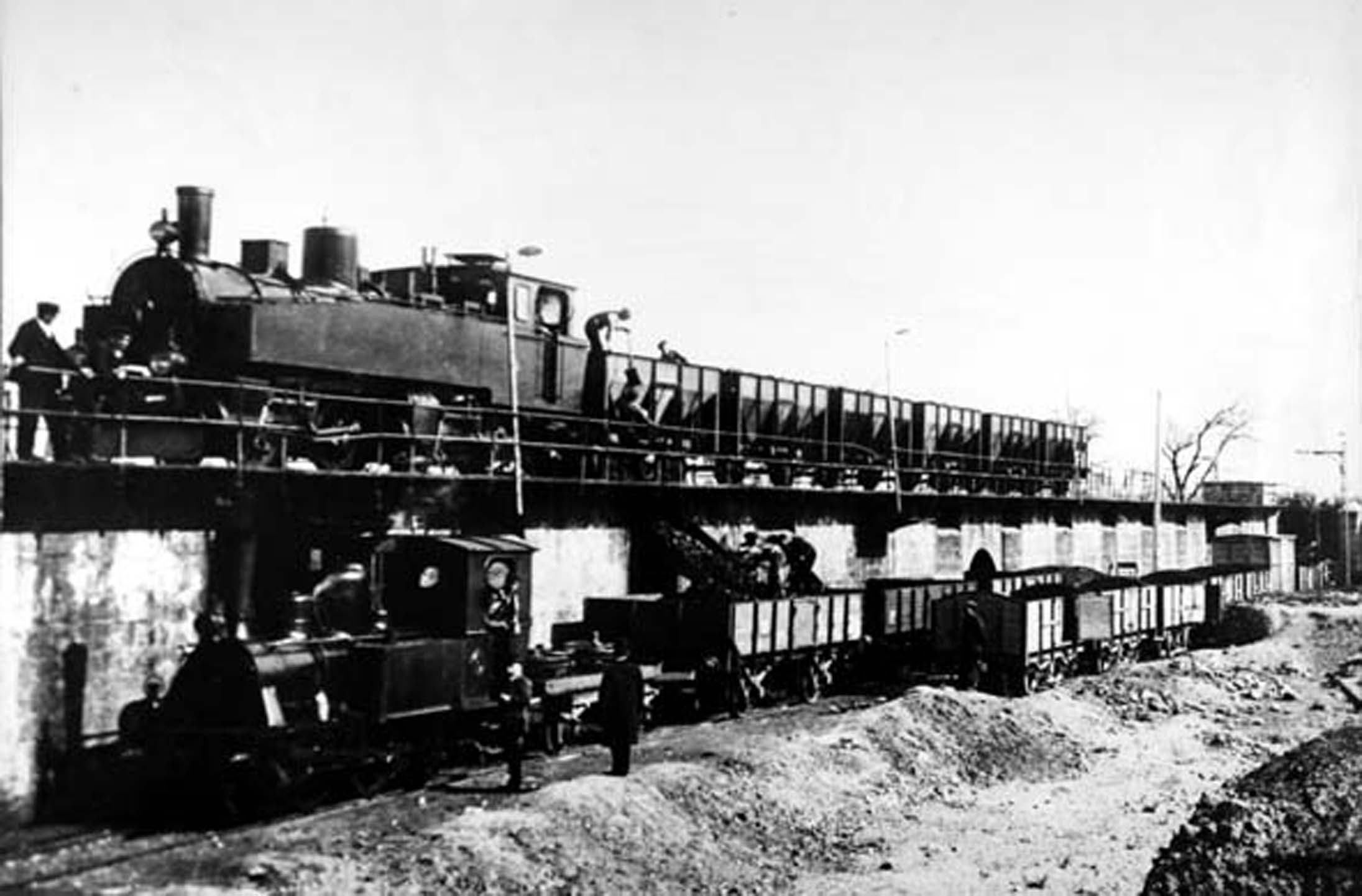 Locomotora "Teruel" descarga carbón en Zaragoza, archivo : Juan Manero