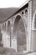 viaducto de las siete lunas, sobre el rio Polop, foto Francisco José Antón