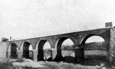 Reconstruccion del puente sobre el Rio Corp , mediante arcos de 