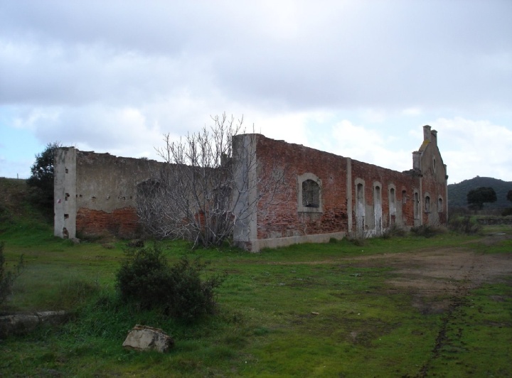 Restos de las cocheras de castillo de las Guardas, Foto: Javier Cerezo