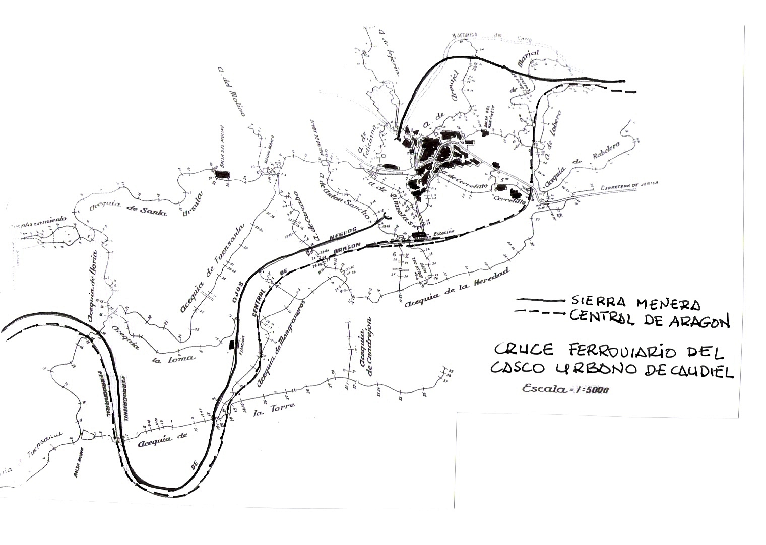 Plano de 1943, donde se observa el paralelismo entre el ferrocarril de Sierra menra con el trazado del Central de Aragón atravesando el casco urbano de Caudiel en Túnel