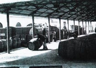 carga de pipas de vino en la estación de Jerez