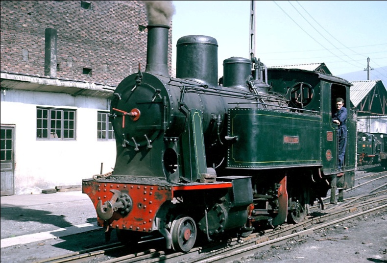 Locomotora nº 13 , Krauss , rosaje 130T, en Mieres, año 1964