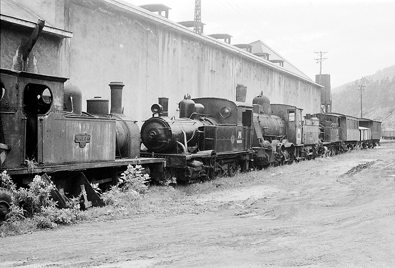 Locomotoras retiradas de servicio, foto: Makio Terada