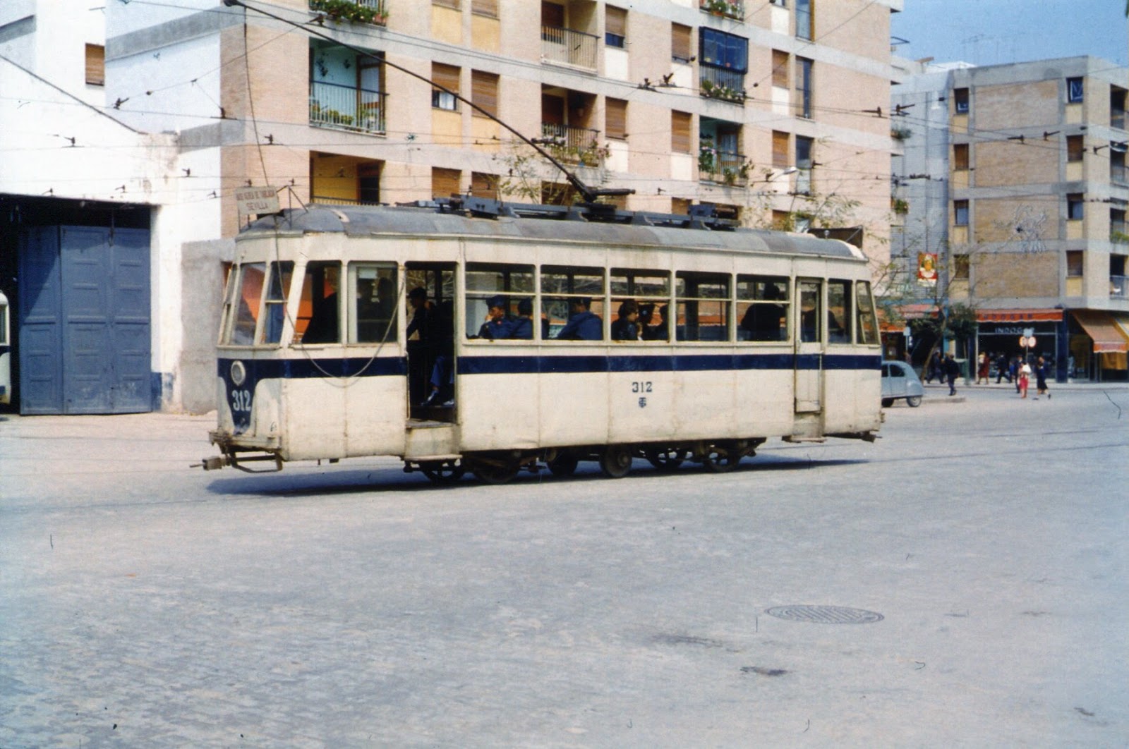 +++312 en Sevilla, c. 1960, Jeremy Wiseman, J.J. Olaizolaimg056[1]