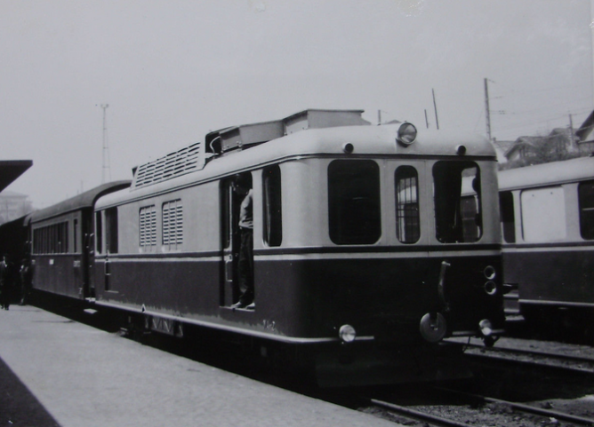 Económicos de Asturias, unidad tractora en Oviedo , año 1960, Fondo Gustavo Reder