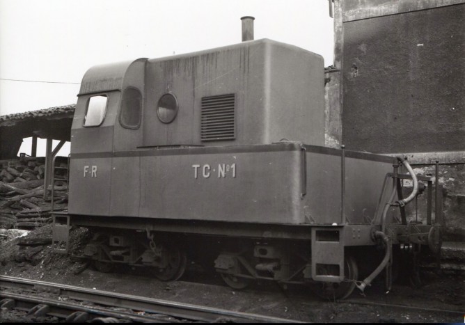 Ferrocarril de La Robla, vehiculo calefactor para trenes traccion Diesel, foto Marcel Le Guay , fondo MVF