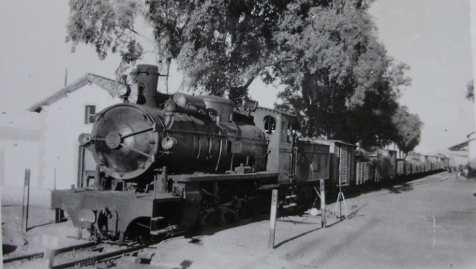 nidad de tren en Pueblo Nuevo del Terrible , c. 1960, fondo Gustavo Reder