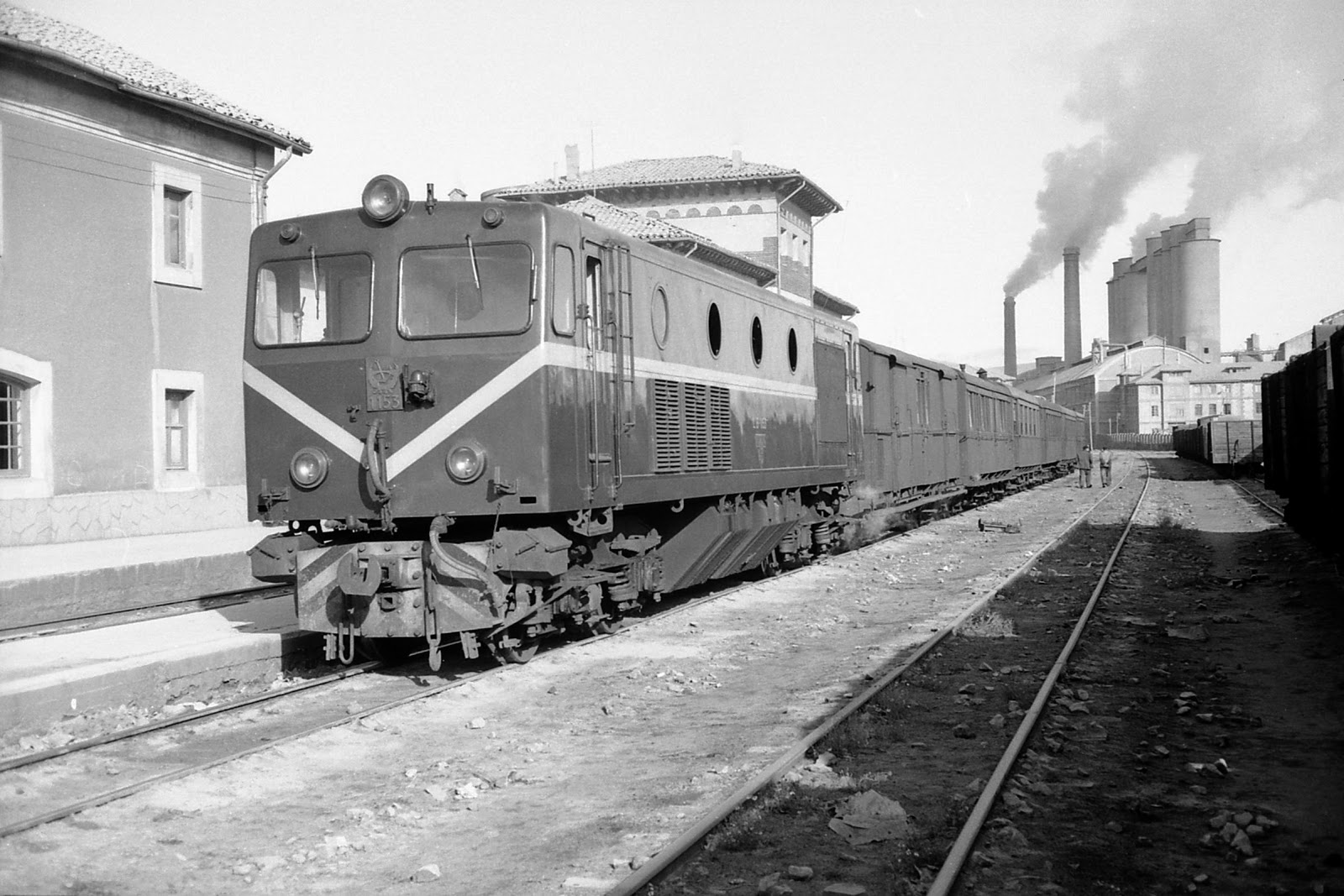  Robla, tren Bilbao a León, estación de Mataporquera, foto: Martin Dietrich