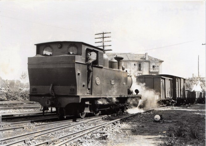 Santander a Bilbao , locomotora 131T, foto John Blyth , fondo MVF