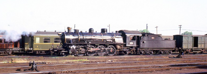 Sevilla Plaza de Armas , locomotora 141-2035, el 14 mayo 1964, foto M. Jarvis