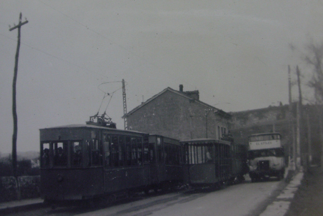  Tranvia de Aviles, cruce de linea , c. 1950, fotografo desconocido