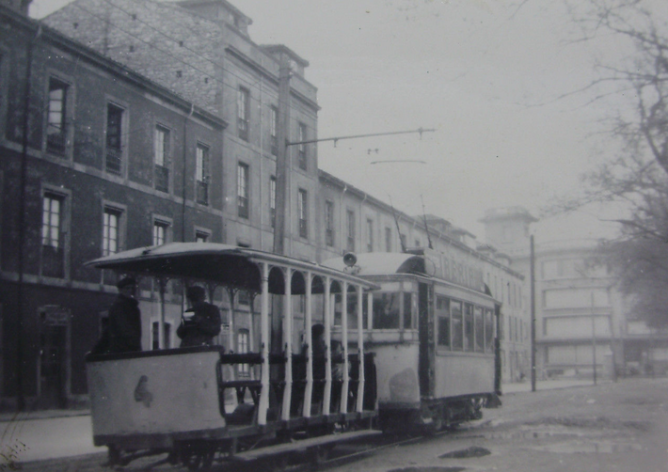 Tranvias de Gijon , coche con la jardinera nº 4 , c. 1950, fotografo desconocido