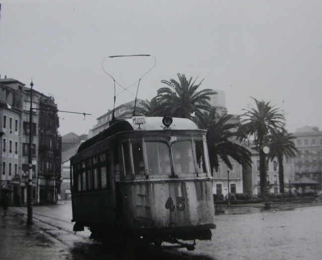 Tranvias de Gijón ,coche nº 45 en la linea del Musel, c.1950, fotografo desconocido