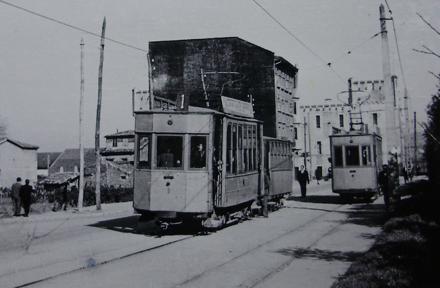  Tranvias de Oviedo , cruce de coches en la línea 1, c. 1955, fotografo desconocido