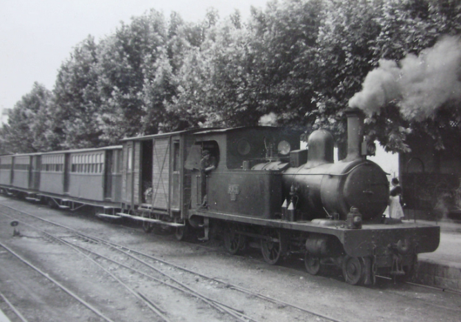 Valencia a Villanueva de Castellón , CTFV, locomotora nº 4 , el 23 de julio de 1952, foto Trevor Rowe