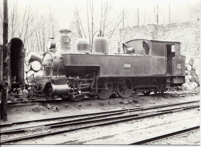 Ferrocarril de La Robla , locomotora nº 4 en Balmaseda, 30-3-59, foto Xavier Santamaría