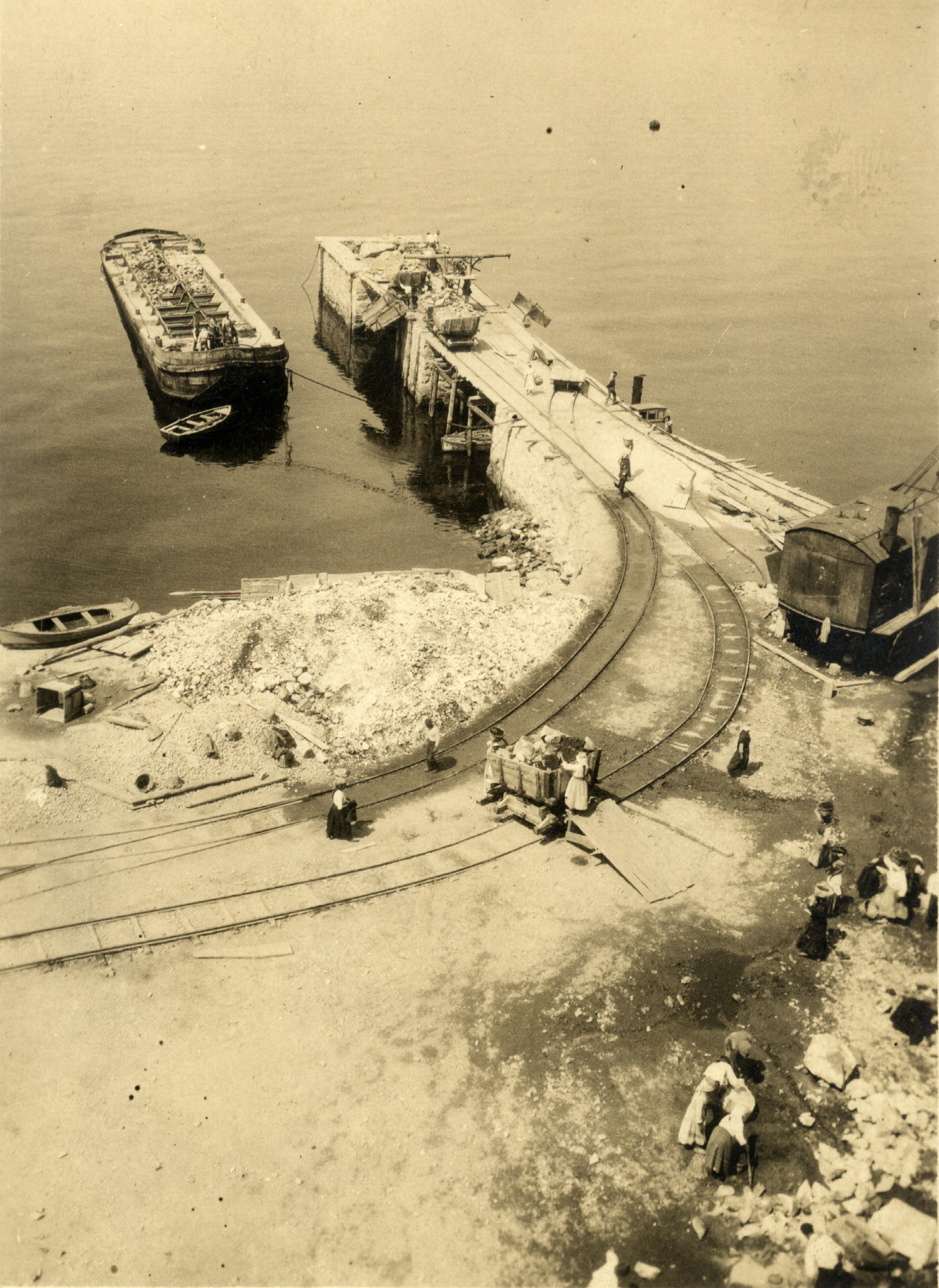 Vias de servicio al muelle de la cantera de Meira, fondo Archivo General del Puerto de Vigo, Autoridad portuaria de Vigo