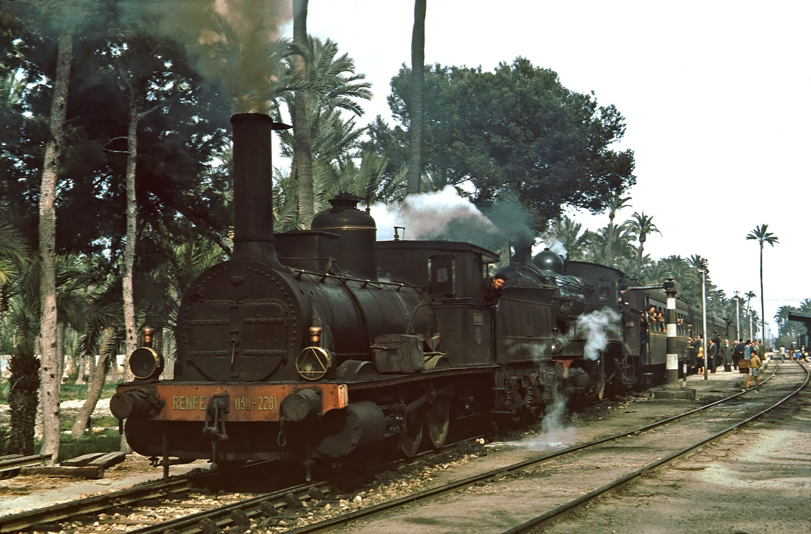 RENFE-030.2281-en Elche, foto : Peter Willen